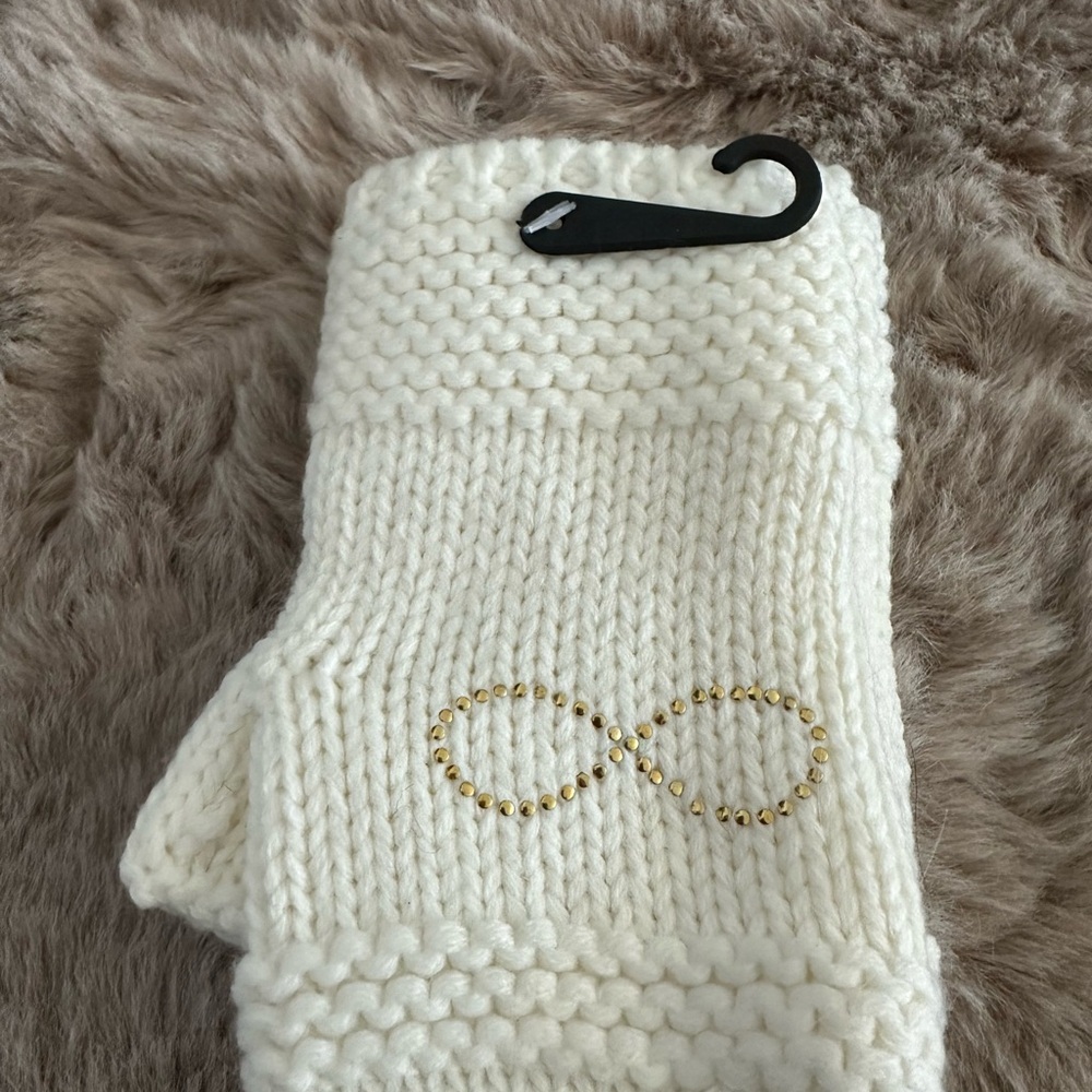 Cream Knit Gloves with Gold Infinity Detail